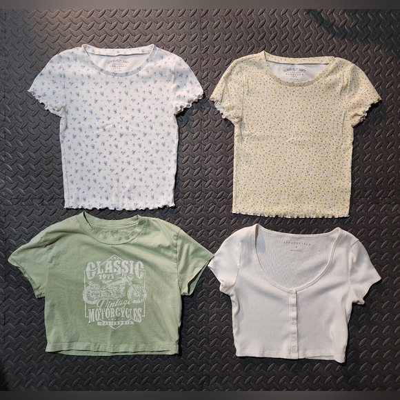 Aeropostale Women's Tops Bundle lot of 4 Size Medium - Picture 1 of 5